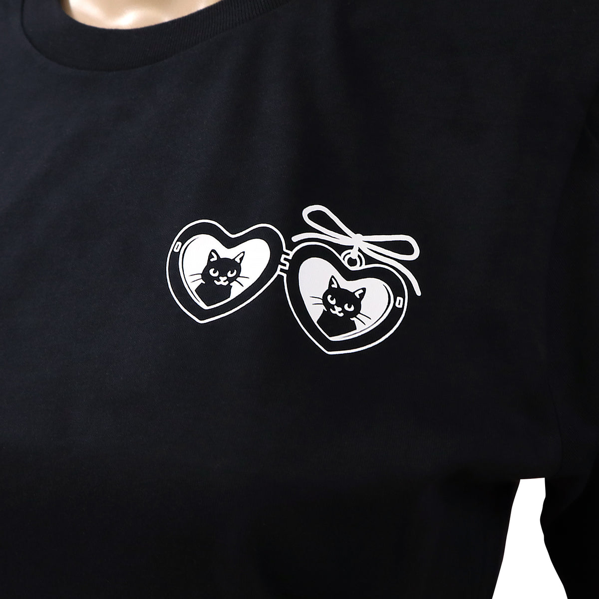 "Gallery Cats" T-Shirt