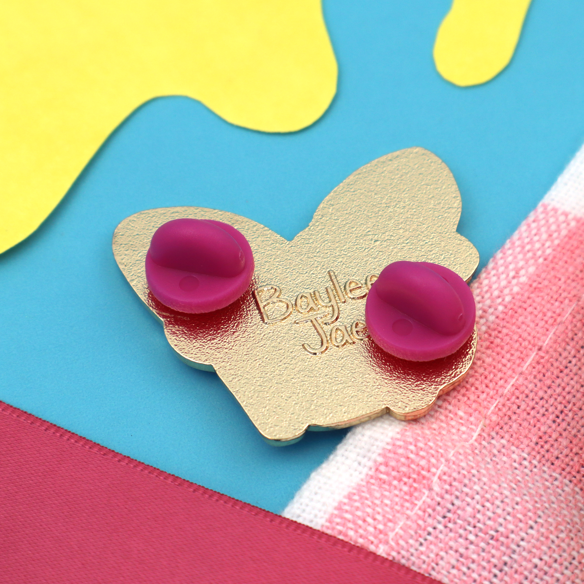 "Bow Frog" Enamel Pin