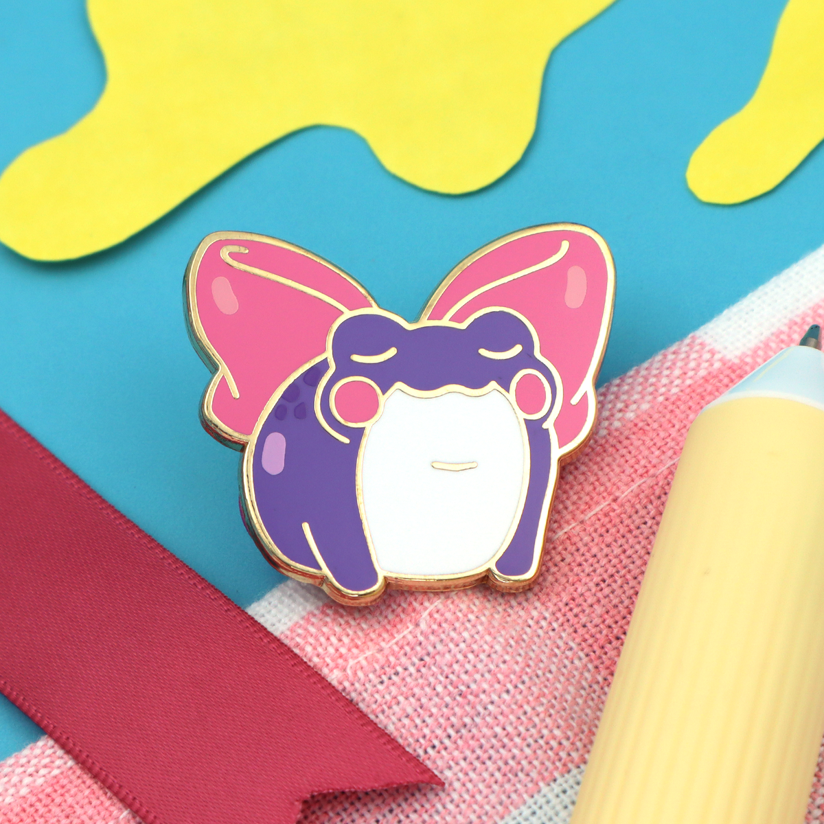 "Bow Frog" Enamel Pin