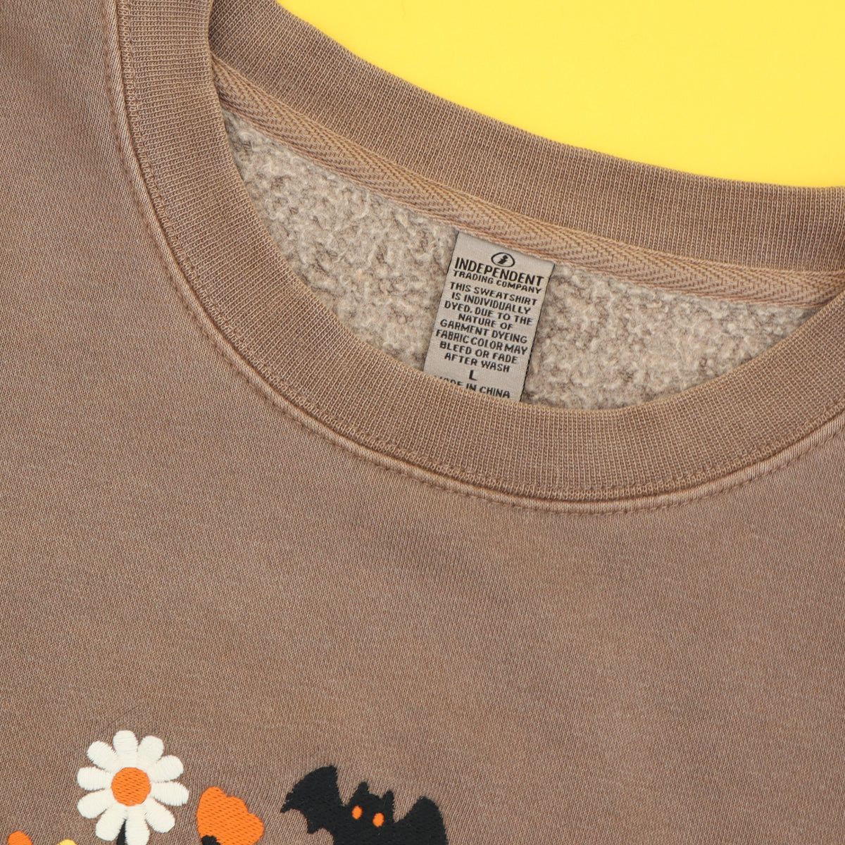 &quot;Halloween Cats&quot; Embroidered Crewneck Sweatshirt - Brown