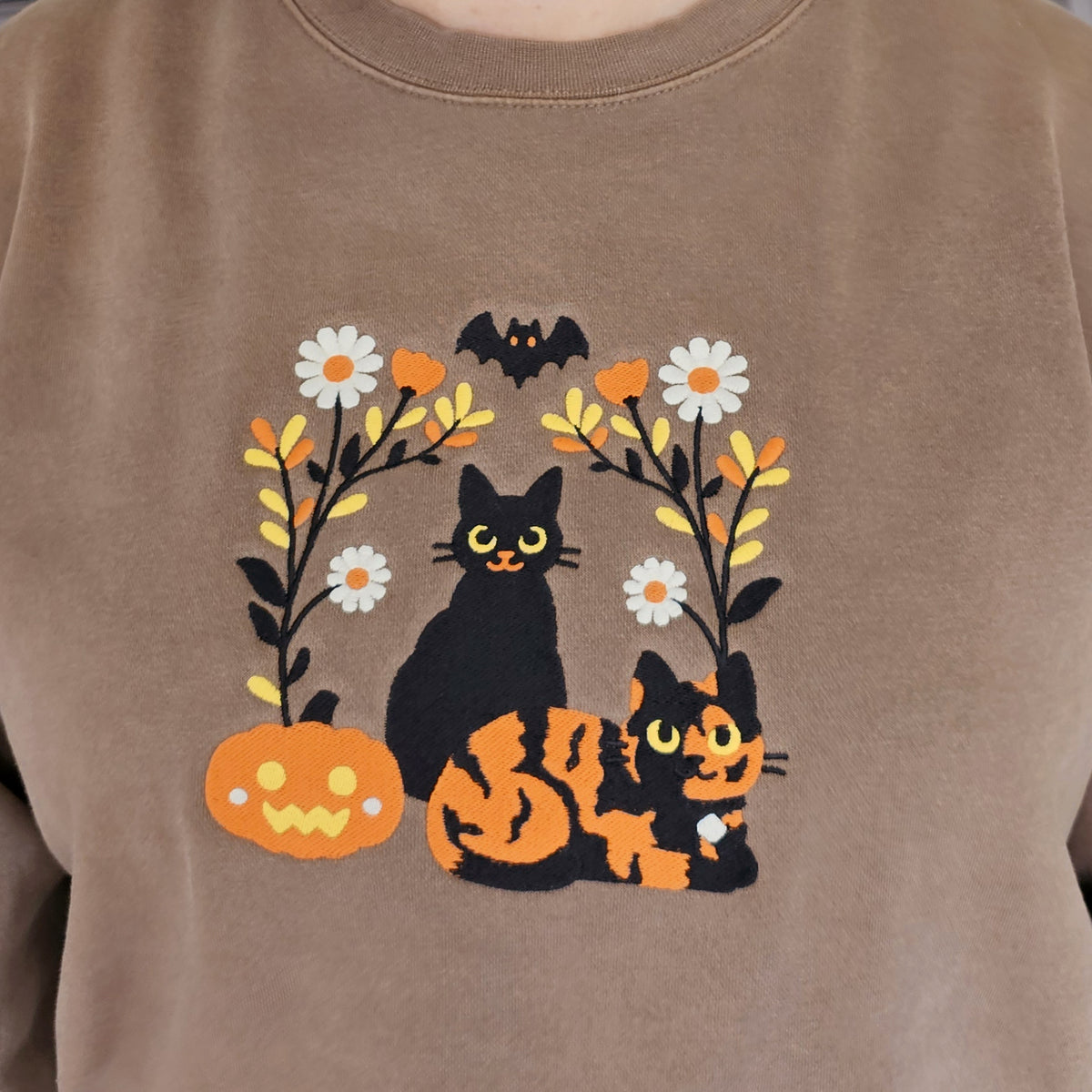 &quot;Halloween Cats&quot; Embroidered Crewneck Sweatshirt - Brown