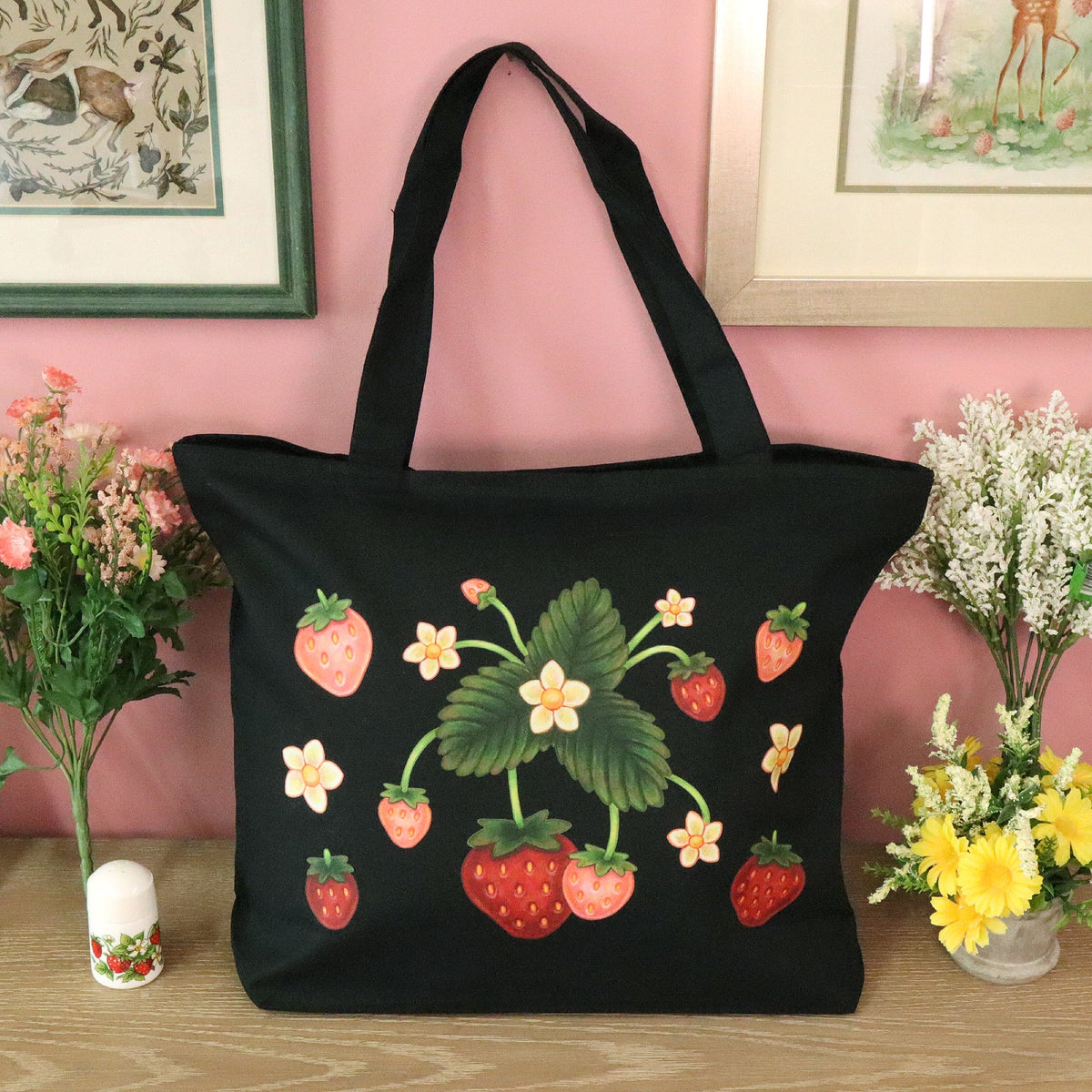 &quot;Strawberry&quot; Zippered Tote Bag - Black