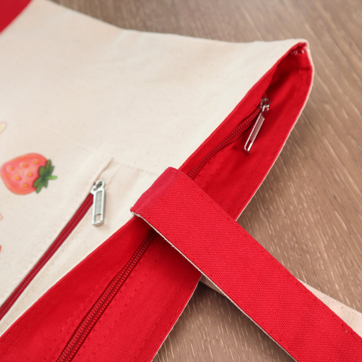 &quot;Strawberry&quot; Zippered Tote Bag – Red