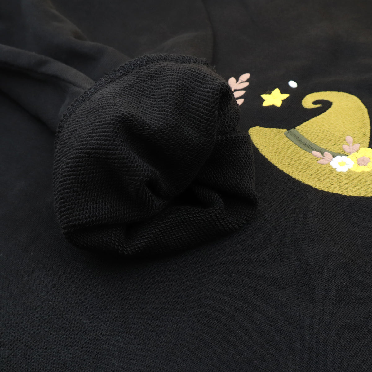 &quot;Witch Hat&quot; Women&#39;s Crewneck Sweatshirt Black